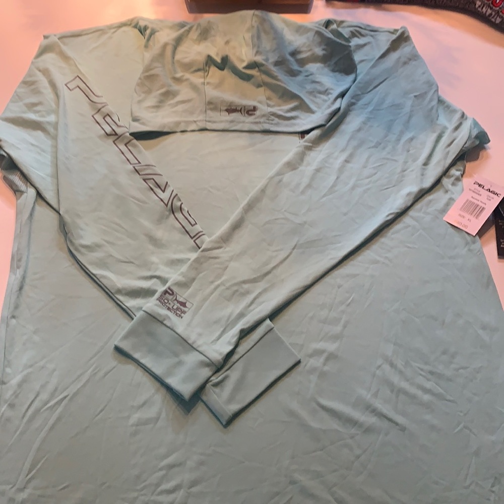 Pelagic turquoise men XL long sleeve top